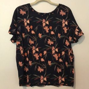NWT floral short sleeved blouse